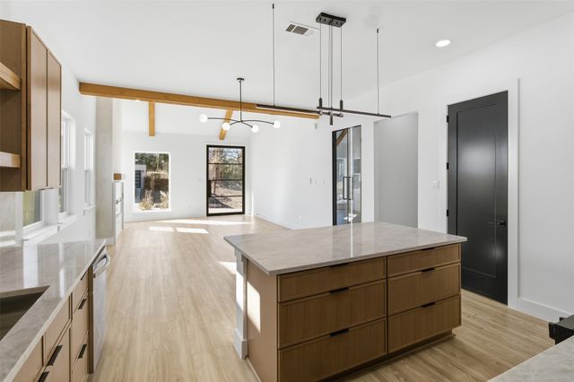 614 S Moore Street, Dallas, TX 75203