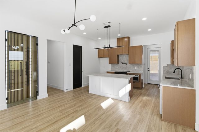 614 S Moore Street, Dallas, TX 75203