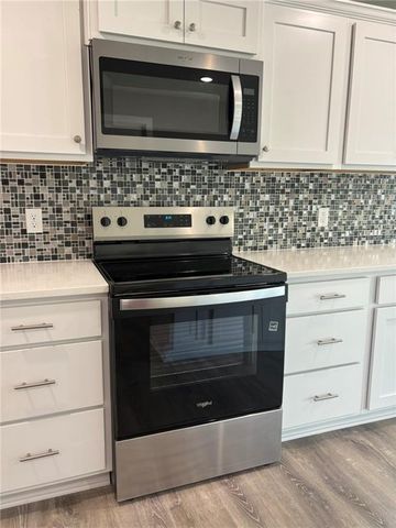 4801 S Creek Woods Drive, St Joseph, MO 64507