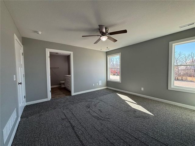 4801 S Creek Woods Drive, St Joseph, MO 64507