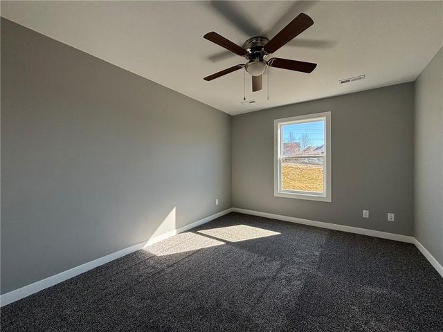 4801 S Creek Woods Drive, St Joseph, MO 64507