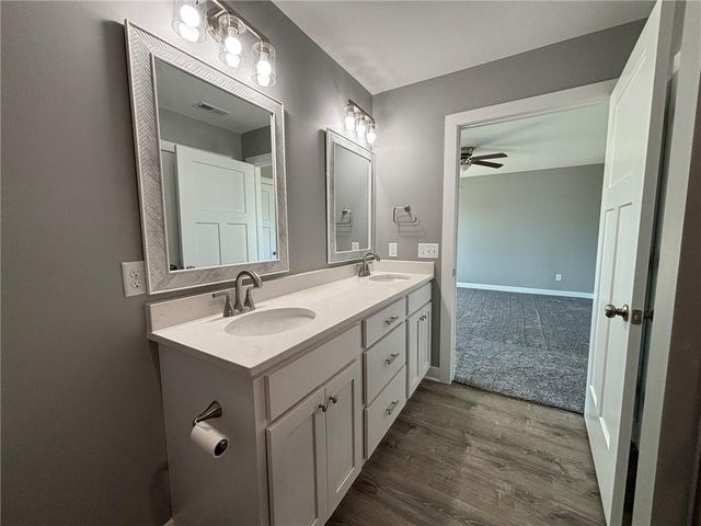 4801 S Creek Woods Drive, St Joseph, MO 64507