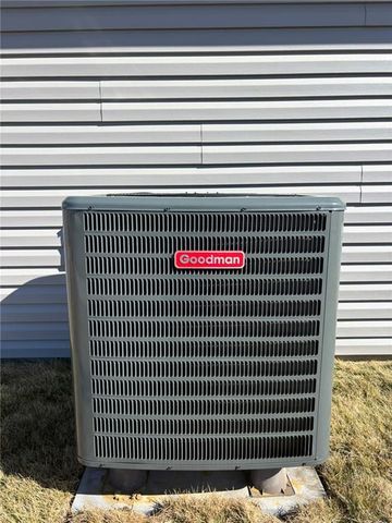 4801 S Creek Woods Drive, St Joseph, MO 64507