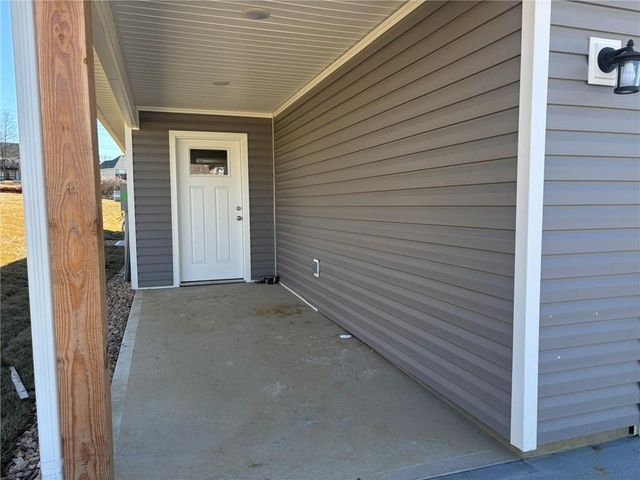 4801 S Creek Woods Drive, St Joseph, MO 64507