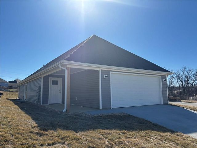 4801 S Creek Woods Drive, St Joseph, MO 64507