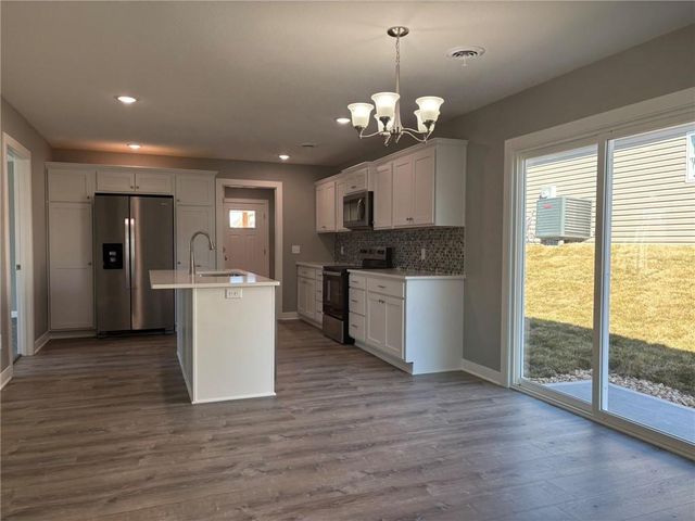 4801 S Creek Woods Drive, St Joseph, MO 64507