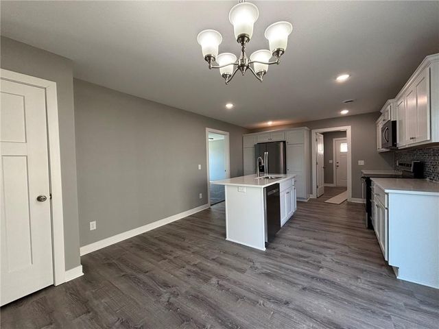 4801 S Creek Woods Drive, St Joseph, MO 64507