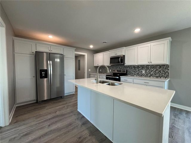 4801 S Creek Woods Drive, St Joseph, MO 64507