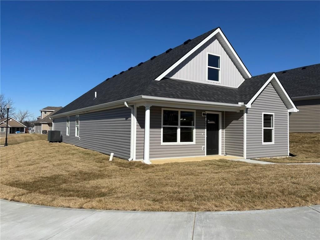 4801 S Creek Woods Drive, St Joseph, MO 64507