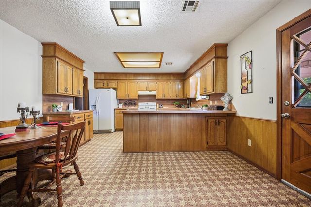 20301 SE 37th Street, Harrah, OK 73045