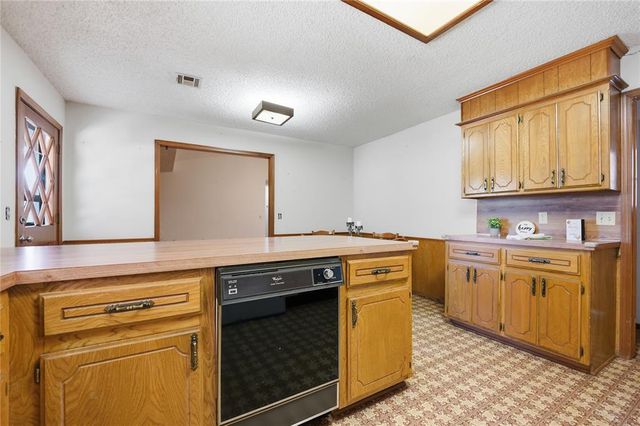 20301 SE 37th Street, Harrah, OK 73045
