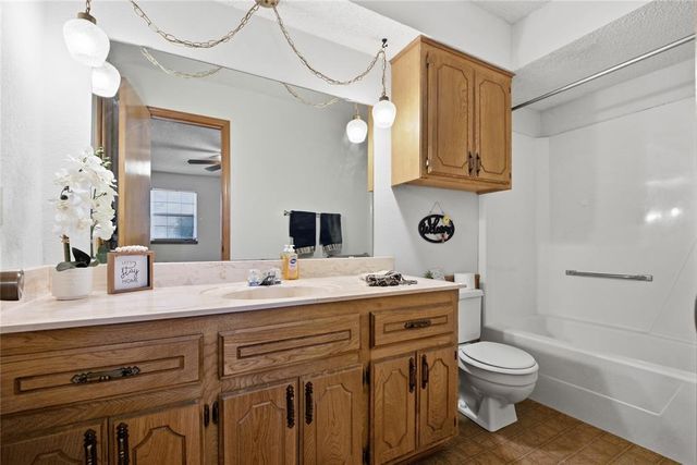 20301 SE 37th Street, Harrah, OK 73045