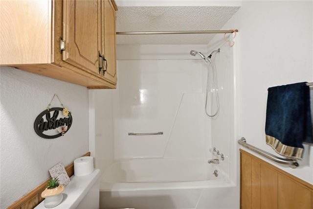 20301 SE 37th Street, Harrah, OK 73045