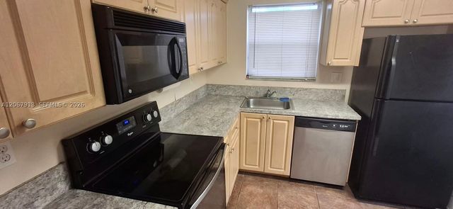 1276 SW 113th Ter 104, Pembroke Pines, FL 33025