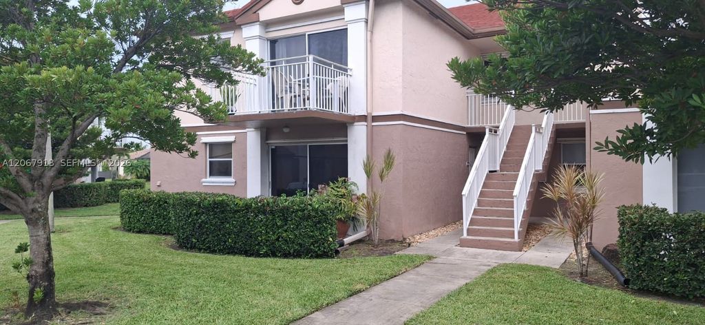 1276 SW 113th Ter 104, Pembroke Pines, FL 33025