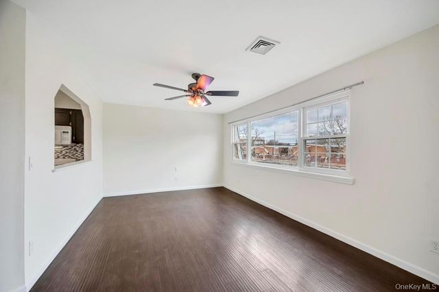 1 Atlantic Avenue 74, Farmingdale, NY 11735