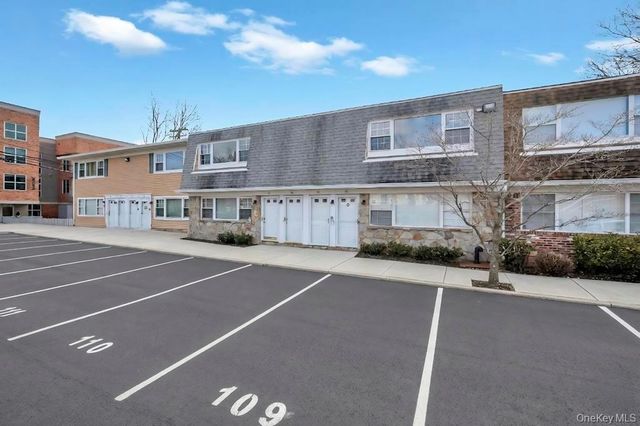 1 Atlantic Avenue 74, Farmingdale, NY 11735