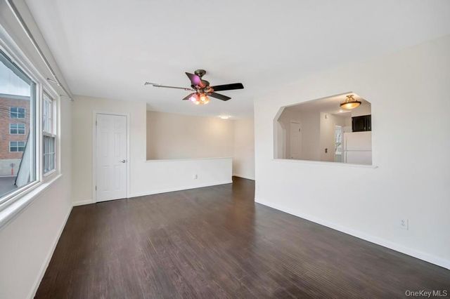 1 Atlantic Avenue 74, Farmingdale, NY 11735