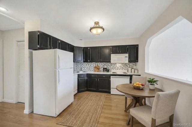 1 Atlantic Avenue 74, Farmingdale, NY 11735