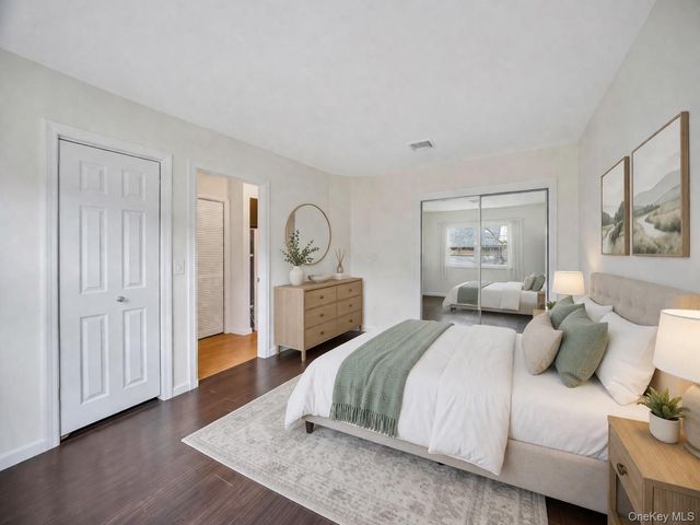 1 Atlantic Avenue 74, Farmingdale, NY 11735