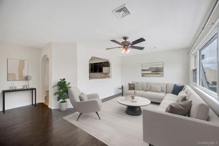 1 Atlantic Avenue 74, Farmingdale, NY 11735