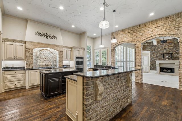 3075 Whispering Oaks Drive, Highland Village, TX 75077
