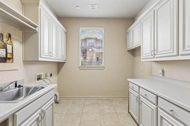 3075 Whispering Oaks Drive, Highland Village, TX 75077