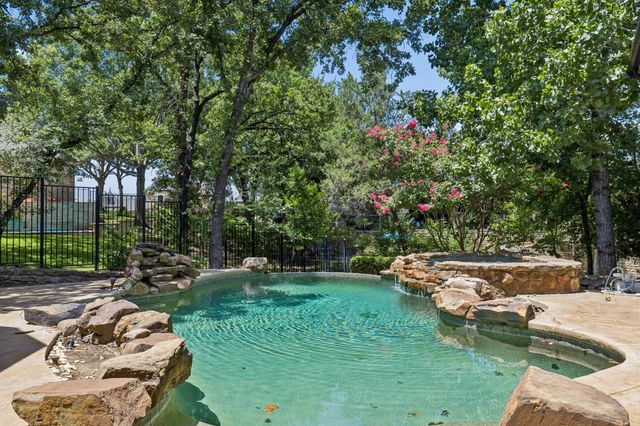 3075 Whispering Oaks Drive, Highland Village, TX 75077