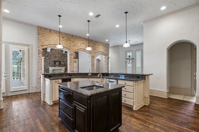 3075 Whispering Oaks Drive, Highland Village, TX 75077
