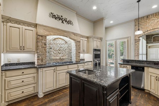 3075 Whispering Oaks Drive, Highland Village, TX 75077