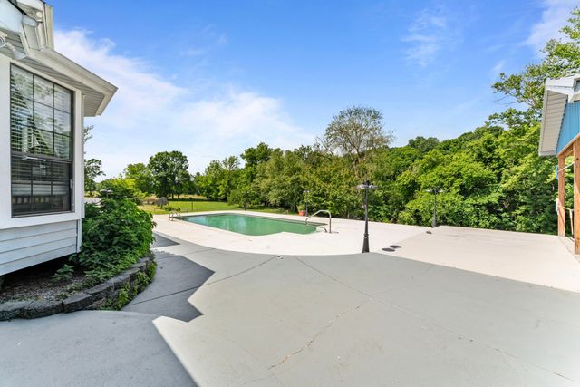 1313 Stayton Rd, Cumberland Furnace, TN 37051