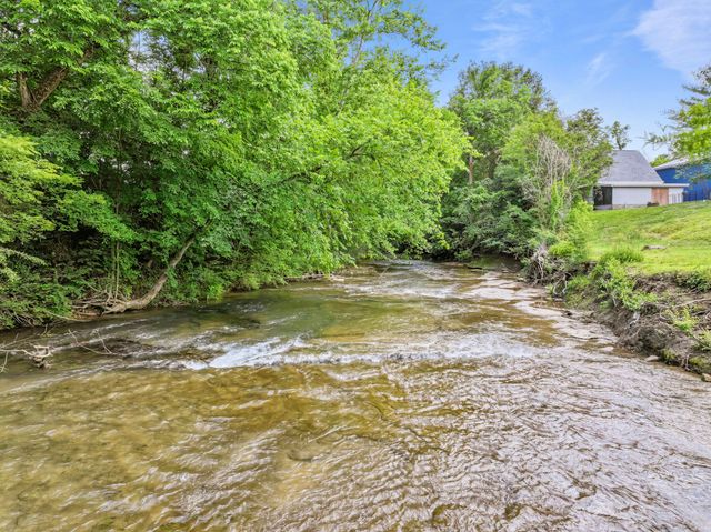 1313 Stayton Rd, Cumberland Furnace, TN 37051