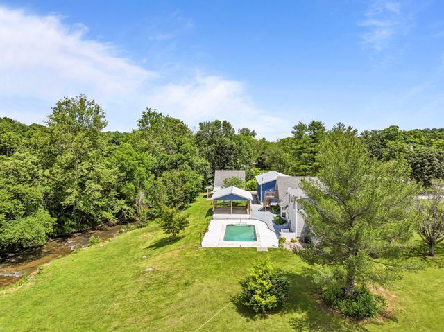 1313 Stayton Rd, Cumberland Furnace, TN 37051