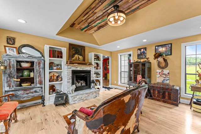 1313 Stayton Rd, Cumberland Furnace, TN 37051