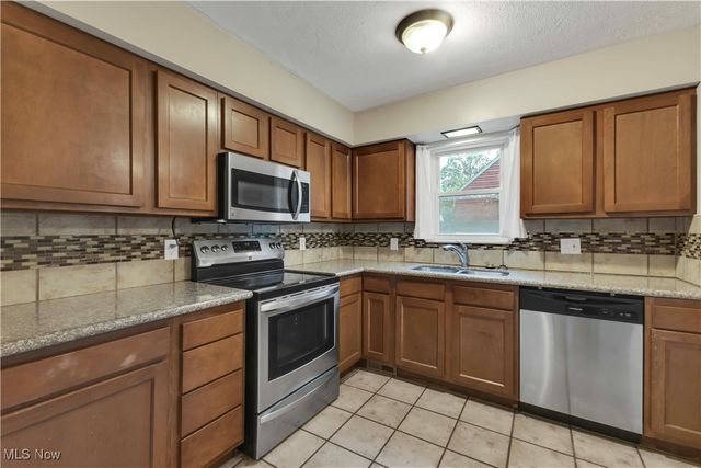 635 E 261 Street, Euclid, OH 44132