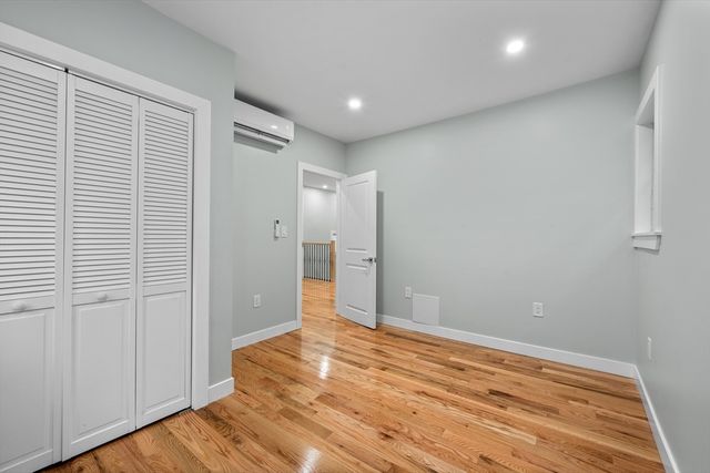 31 Wordsworth St, Boston, MA 02128