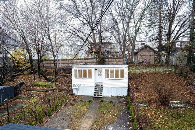 31 Wordsworth St, Boston, MA 02128