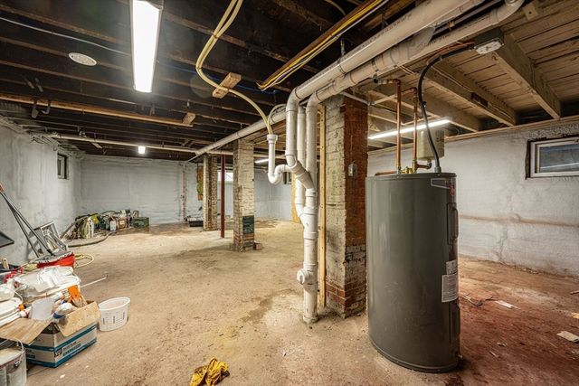 31 Wordsworth St, Boston, MA 02128