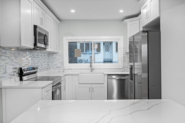 31 Wordsworth St, Boston, MA 02128