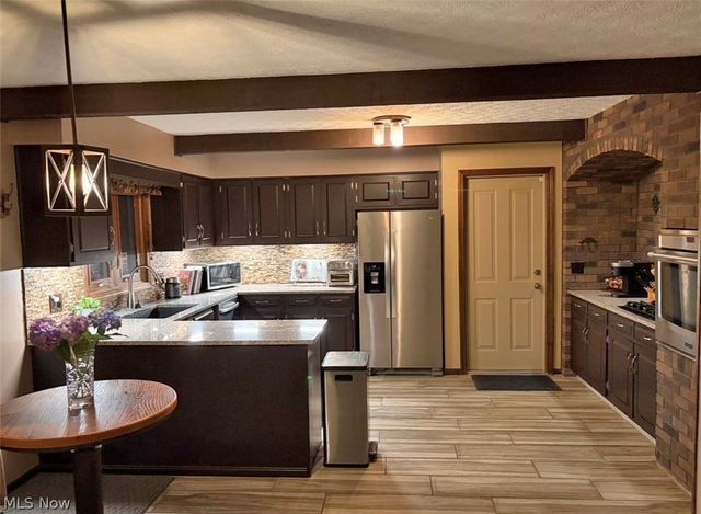 2166 Dow Drive, Akron, OH 44313