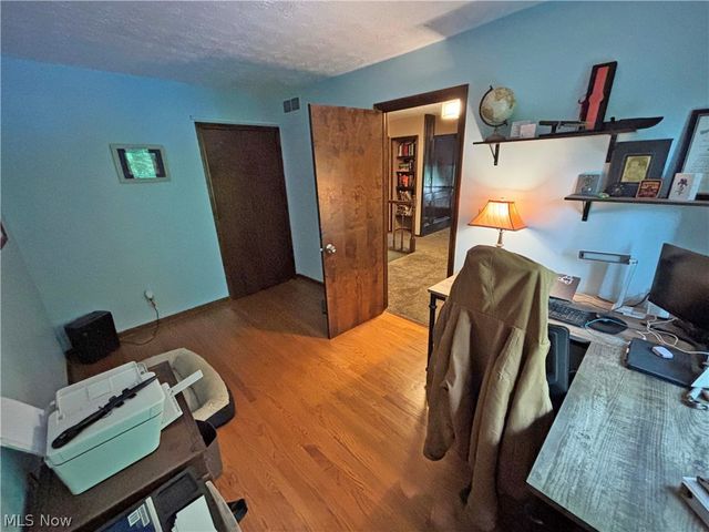 2166 Dow Drive, Akron, OH 44313