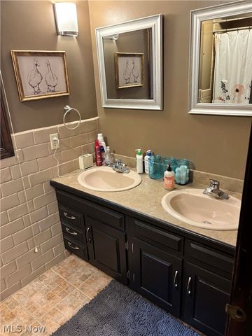 2166 Dow Drive, Akron, OH 44313