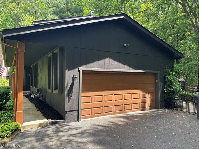2166 Dow Drive, Akron, OH 44313