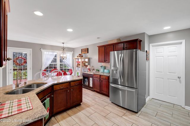 10600 Hickory Grove Dr, Louisville, KY 40291