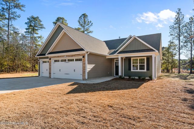 261 Twisted Pine Drive, Aberdeen, NC 28315