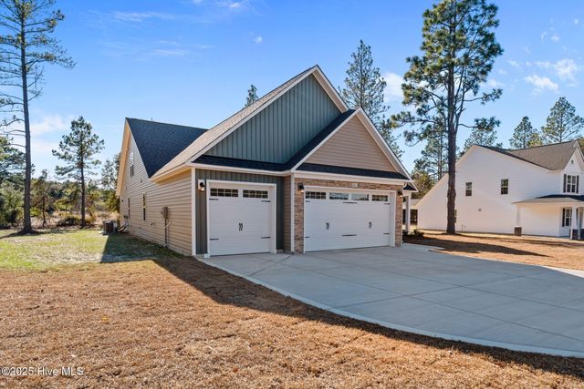 261 Twisted Pine Drive, Aberdeen, NC 28315