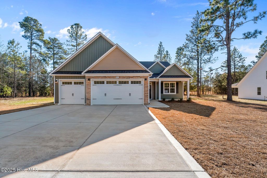 261 Twisted Pine Drive, Aberdeen, NC 28315