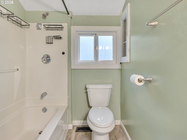 809 GLASGOW Ave, Astoria, OR 97103