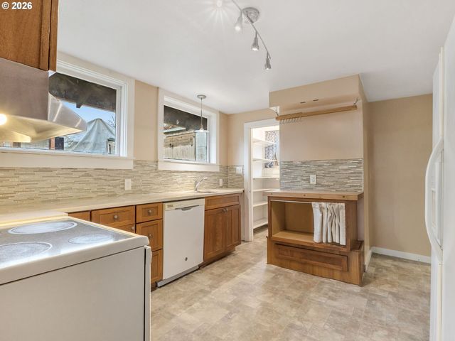 809 GLASGOW Ave, Astoria, OR 97103