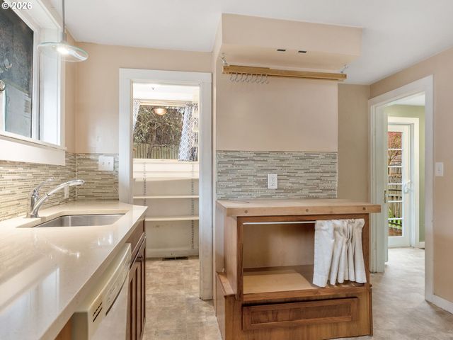 809 GLASGOW Ave, Astoria, OR 97103